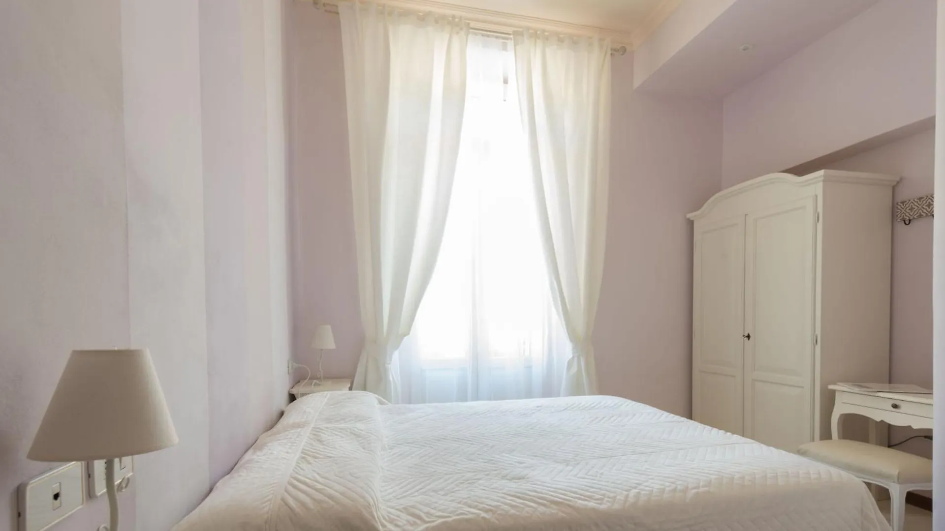 Hotel Maderno contacts