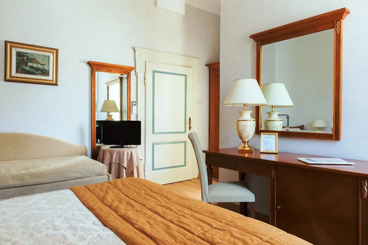 Hotel Maderno Toscolano Maderno 4*,